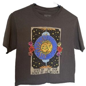 Modern Lux Sun and Moon And Stars Gray T-shirt Size S Women Cropped Raw Hem Rose
